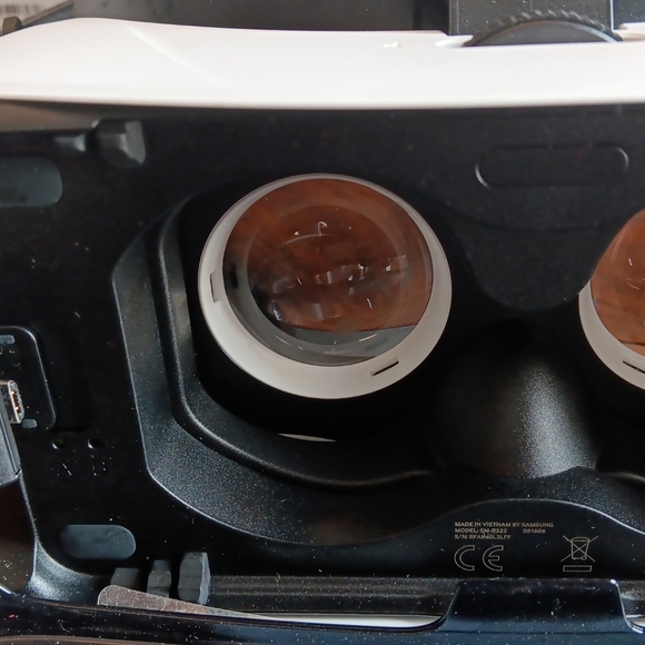 SAMSUNG GEAR VR - Picture 10 of 11